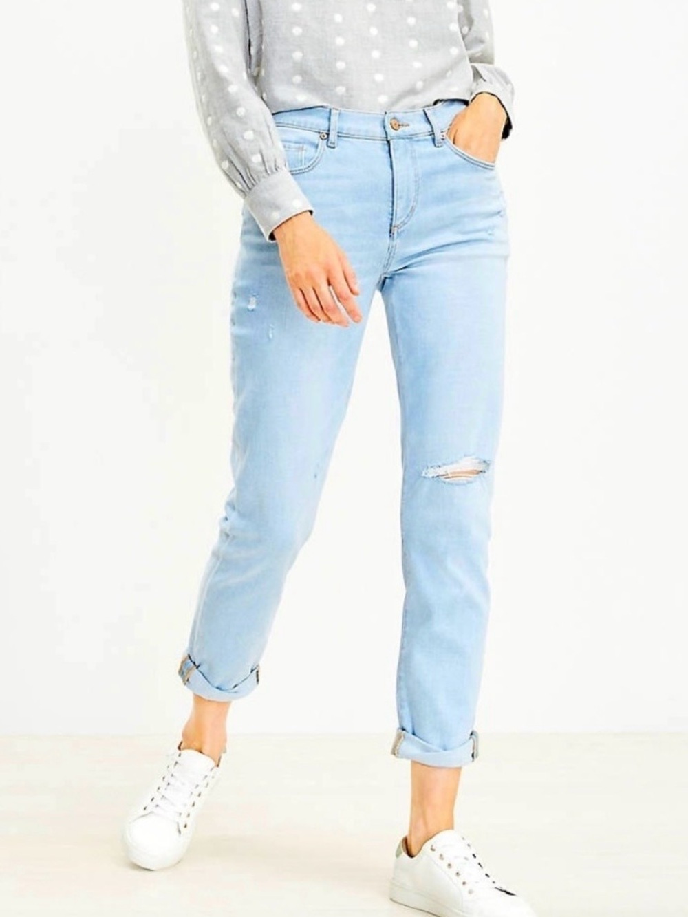 NWT LOFT Girlfriend Mid Rise Distressed Jeans Light Wash Size 31 P / 12 Petite